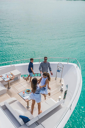 Familia en barco