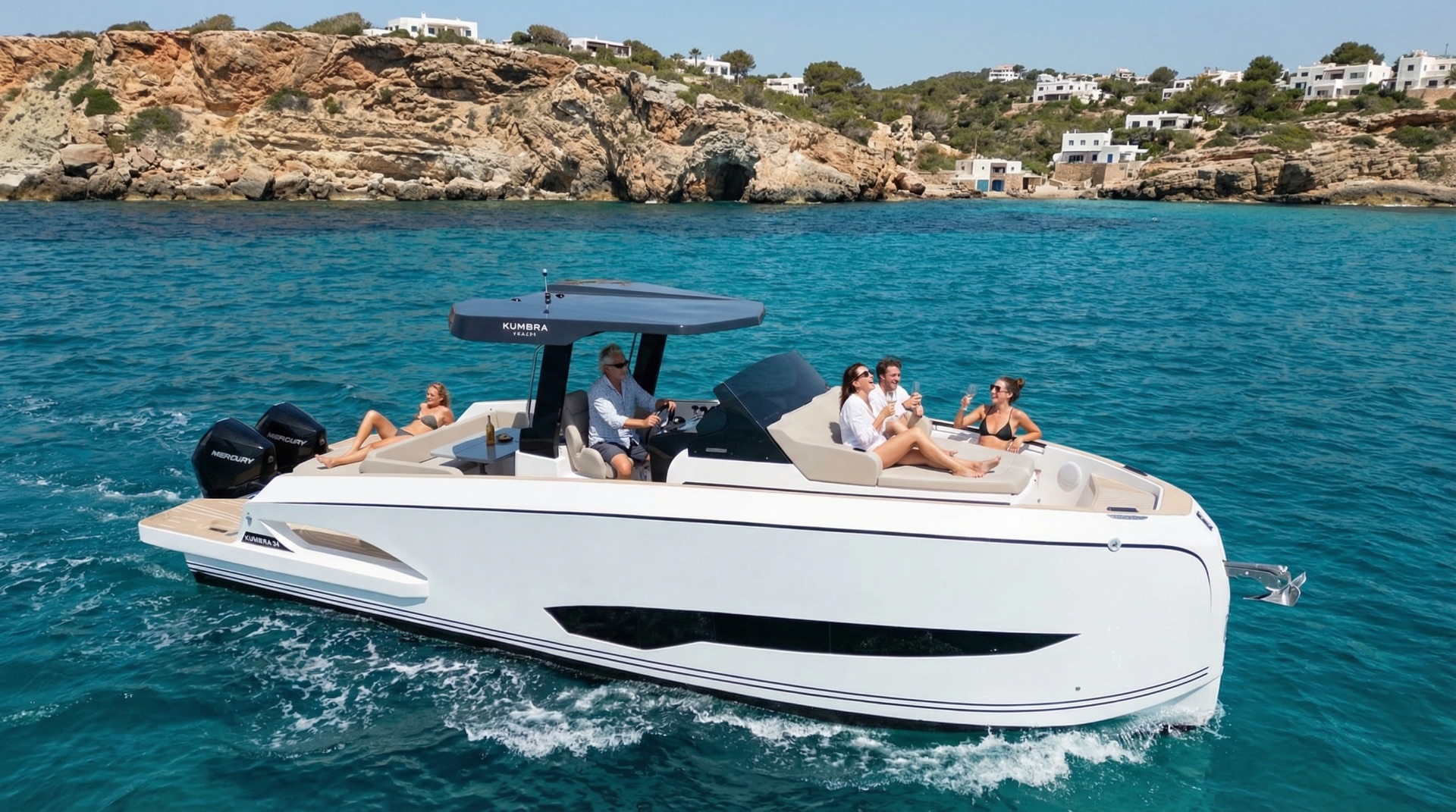 Barco Kumbra en aguas de Ibiza