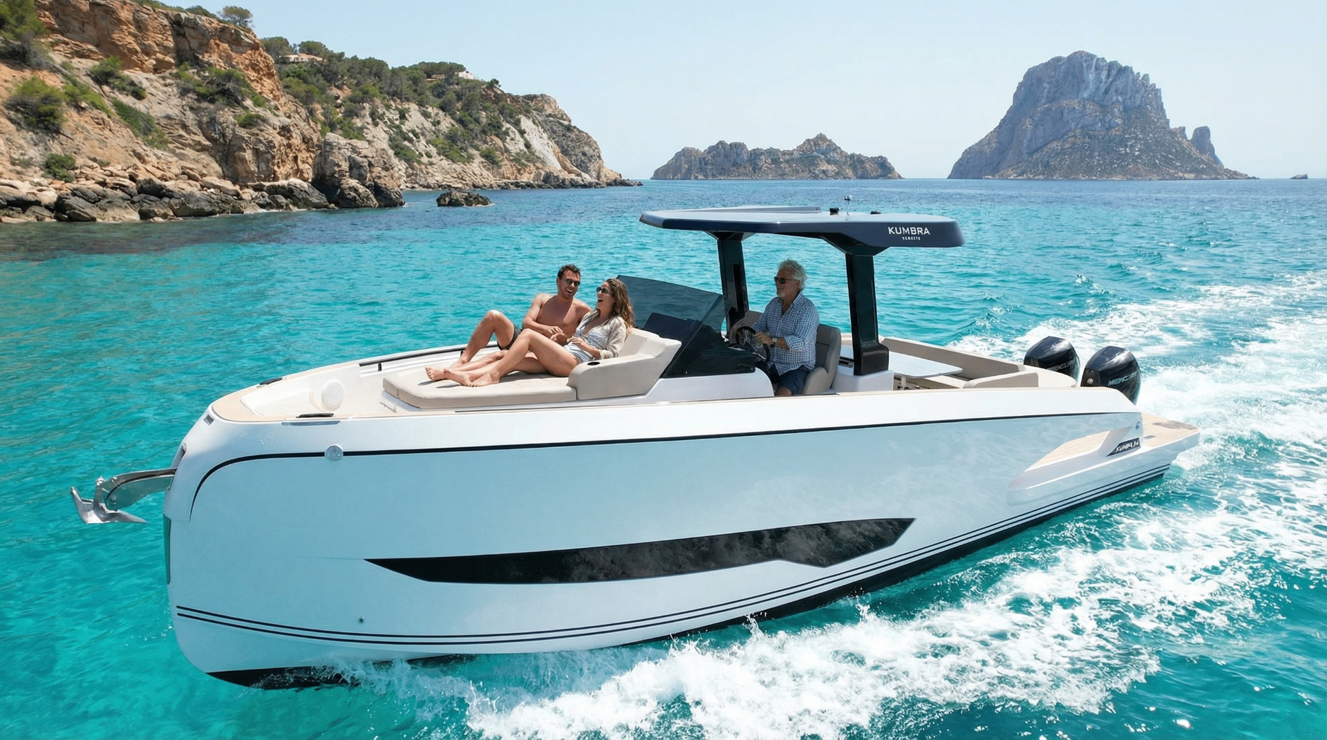Patrón profesional al timón en Ibiza